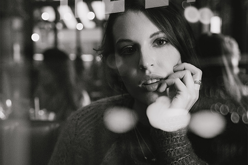 Shooting photo photographie portrait Paris colonne de buren café louvre coffee